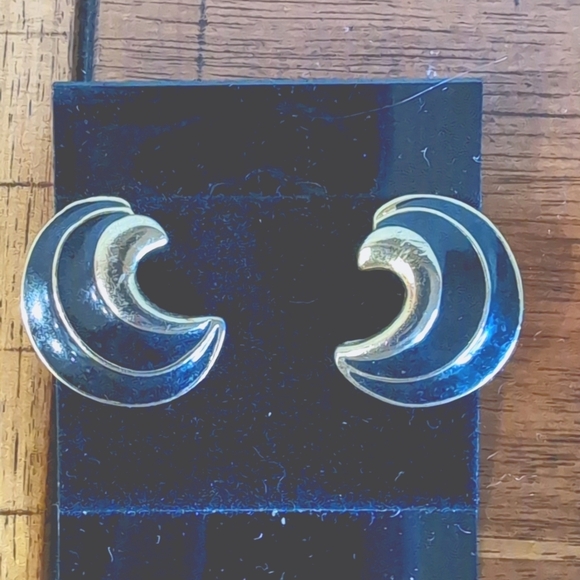 Lot Six (6) Pair Vintage Earrings - Avon - Pearl Enamel Dangle Stud Earrings - Picture 7 of 7